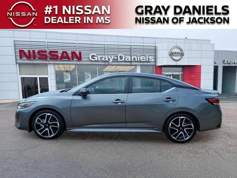 Used 2025 Nissan Sentra SR FWD image 4