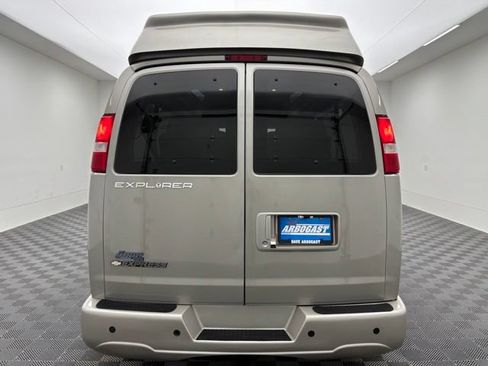 Used 2022 Chevrolet Express 2500 Extended w/ Enhanced Convenience Package RWD image 9