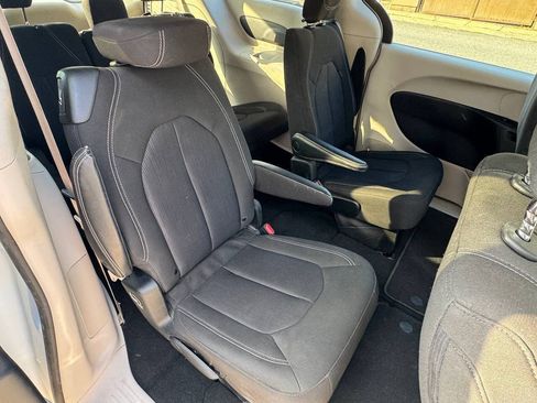 Used 2023 Chrysler Voyager LX FWD image 21