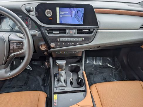 Used 2024 Lexus ES 350 w/ Premium Package image 16