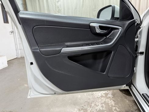 Used 2014 Volvo S60 T5 image 6