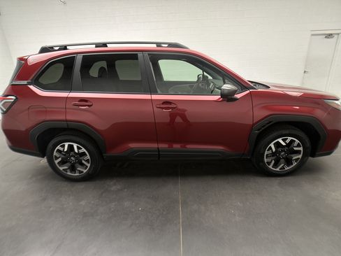 Used 2025 Subaru Forester Premium AWD/4WD image 9