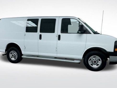 Used 2024 GMC Savana 2500 w/ Driver Convenience Package image 10