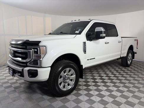 Certified 2022 Ford F350 Platinum w/ FX4 Off-Road Package image 3