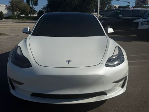 Used 2022 Tesla Model 3 Standard Range RWD image 9