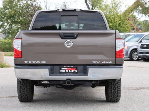 Used 2017 Nissan Titan SV image 10