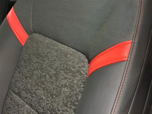 Used 2024 Chevrolet Colorado Z71 w/ Z71 Convenience Package 2 image 27