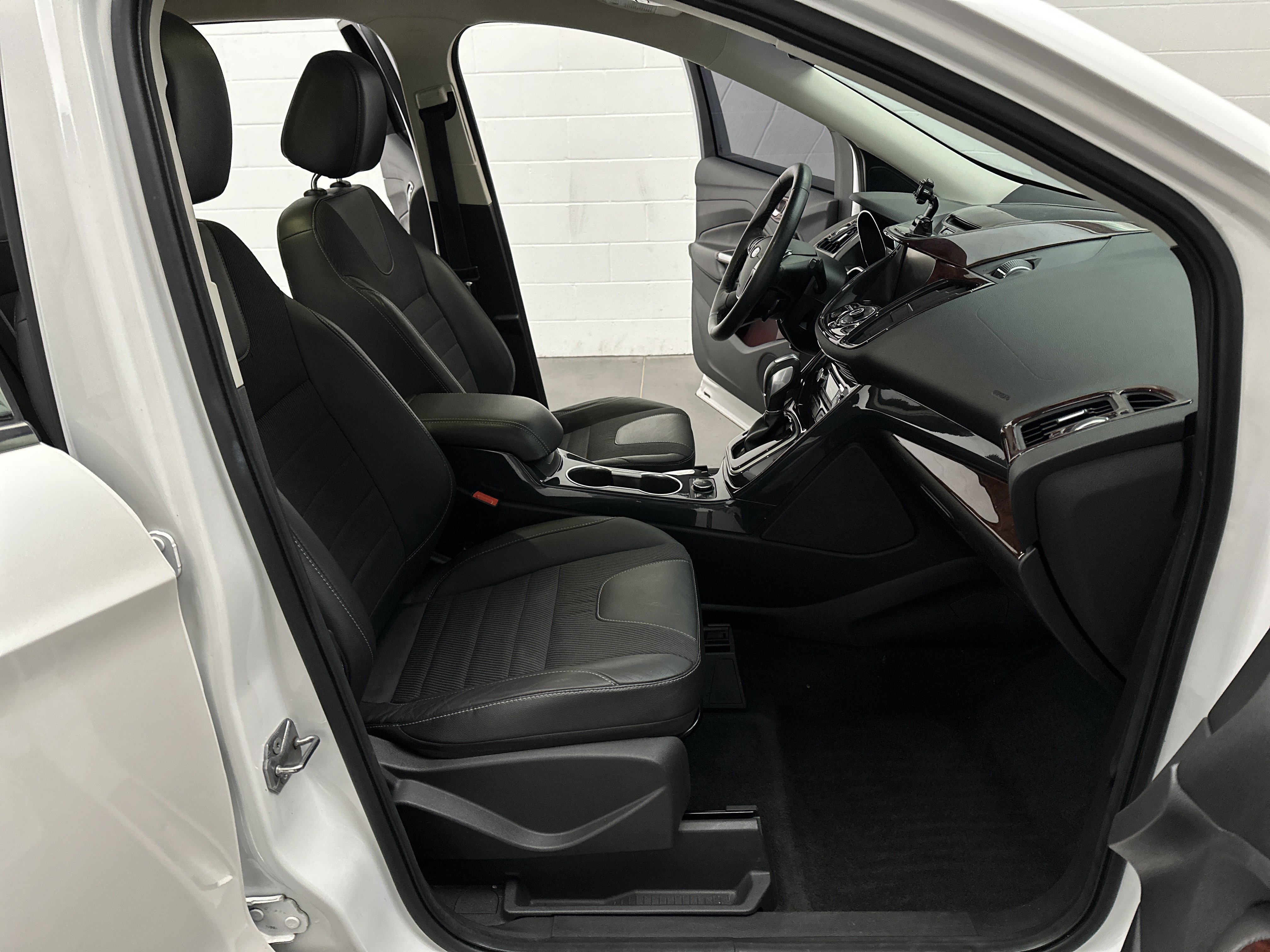 Used 2013 Ford Escape Titanium FWD image 23