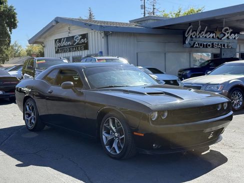Used 2015 Dodge Challenger R/T Plus image 10