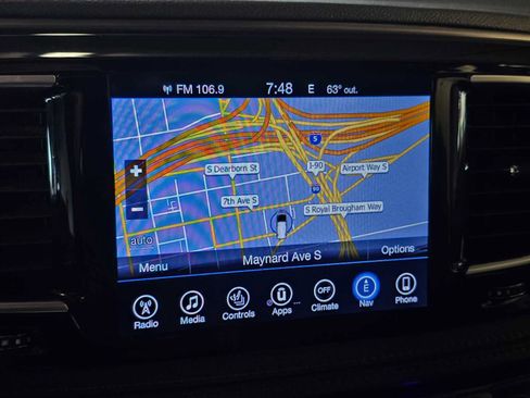 Used 2017 Chrysler Pacifica Platinum FWD image 18