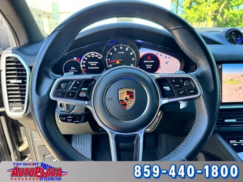 Used 2023 Porsche Cayenne w/ Premium Package AWD/4WD image 18