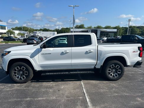 Used 2024 Chevrolet Colorado Z71 w/ Z71 Convenience Package 2 AWD/4WD image 8