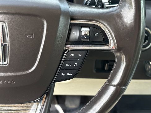 Used 2020 Lincoln Navigator L Black Label w/ Cargo Convenience Package AWD/4WD image 17