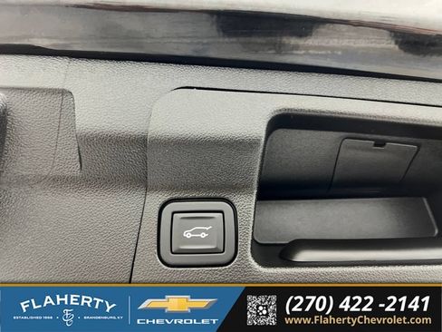 Used 2023 GMC Acadia SLE w/ Driver Convenience Package FWD image 21