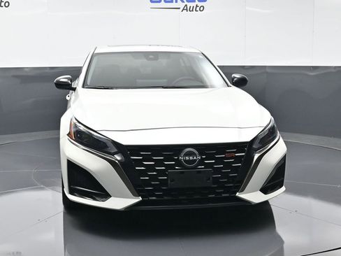 Used 2024 Nissan Altima 2.5 SR w/ SR Premium Package image 3