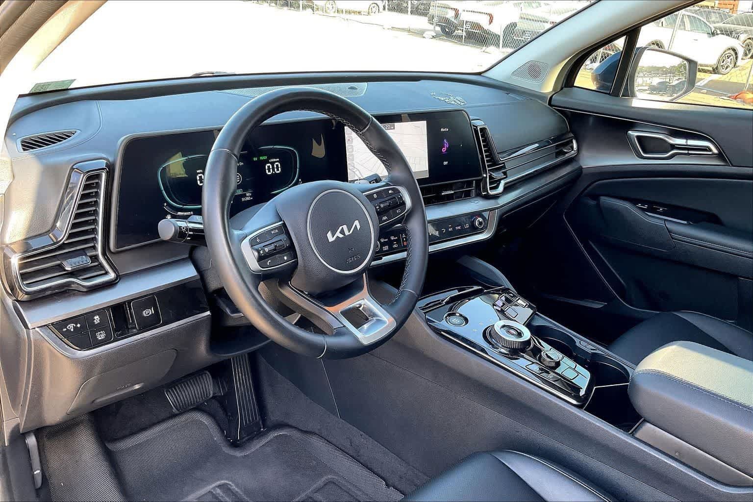 Certified 2025 Kia Sportage EX AWD/4WD image 2