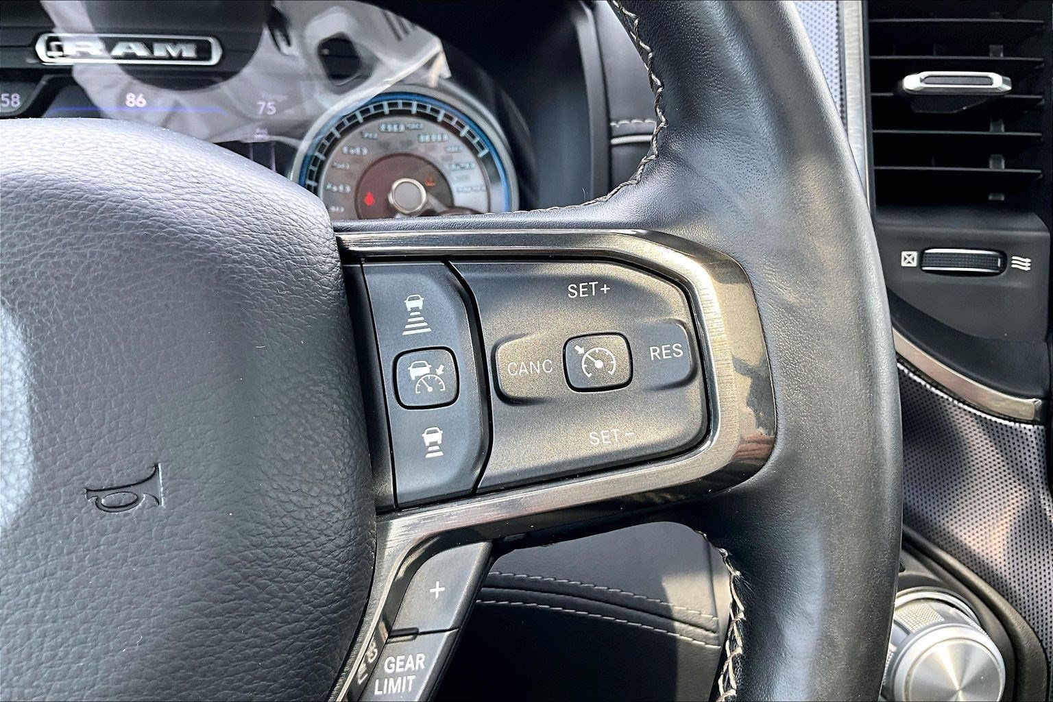 Used 2019 RAM 1500 Limited AWD/4WD image 16