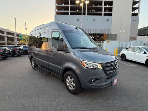 Used 2024 Mercedes-Benz Sprinter 2500 image 5