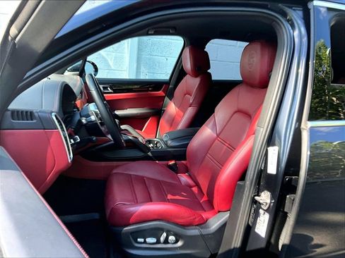 Certified 2021 Porsche Cayenne AWD/4WD image 5