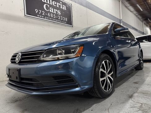 Used 2017 Volkswagen Jetta SE image 3