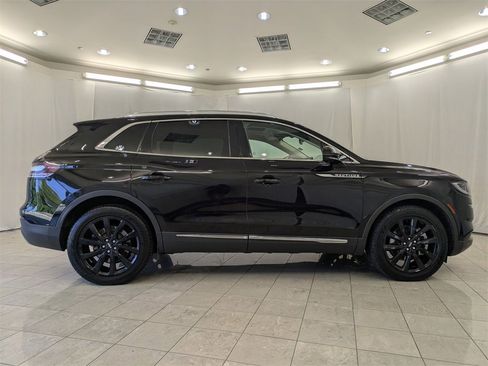 Used 2021 Lincoln Nautilus Reserve w/ Monochromatic Package image 11