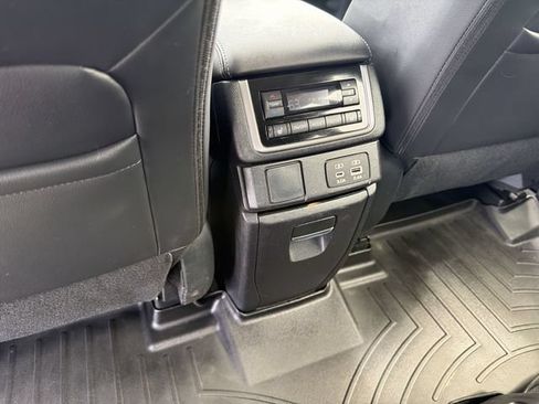 Used 2023 Subaru Ascent Limited AWD/4WD image 22