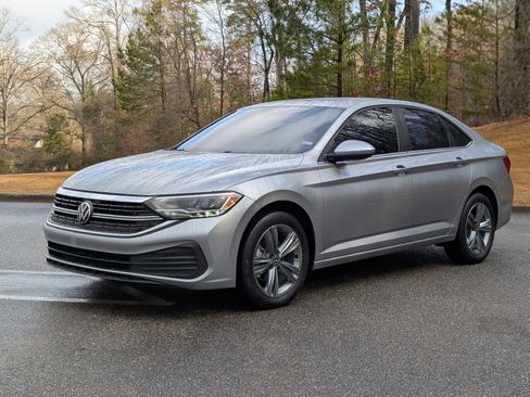 Used 2024 Volkswagen Jetta SE image 5