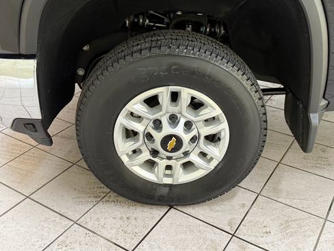 Used 2024 Chevrolet Silverado 2500 LT w/ Convenience Package AWD/4WD image 12