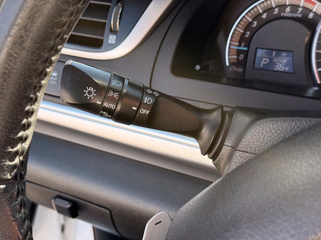 Used 2014 Toyota Camry SE w/ Moonroof Package FWD image 31