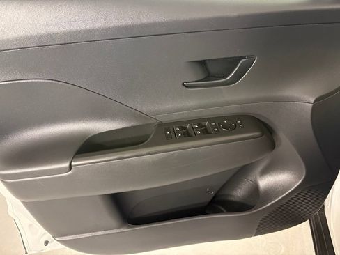 Used 2025 Hyundai Kona SEL FWD image 16