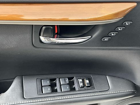 Used 2013 Lexus ES 300h w/ Luxury Pkg FWD image 17