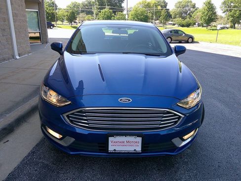 Used 2018 Ford Fusion SE w/ Equipment Group 201A FWD image 2