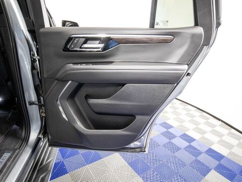 Used 2025 Chevrolet Tahoe LT AWD/4WD image 17
