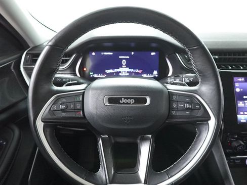 Used 2022 Jeep Grand Cherokee Laredo w/ Luxury Tech Group I image 14