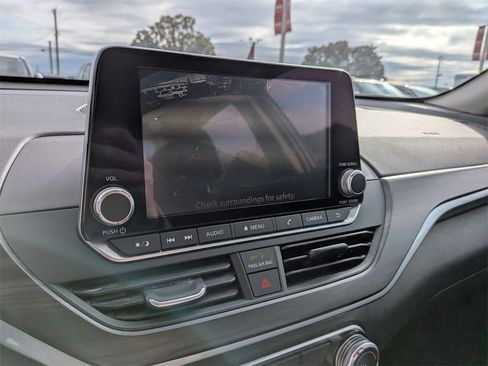 Used 2024 Nissan Altima 2.5 SV image 18