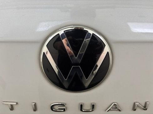 Used 2022 Volkswagen Tiguan SEL R-Line image 8
