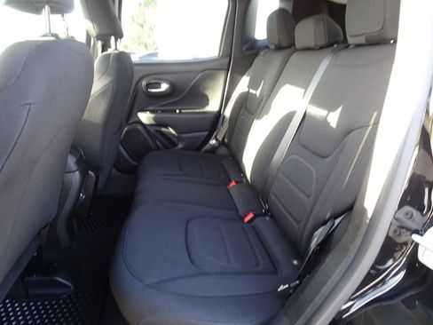 Used 2022 Jeep Renegade Latitude AWD/4WD image 9