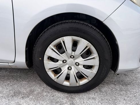 Used 2012 Toyota Yaris LE image 31