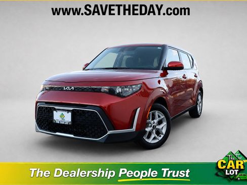 Used 2024 Kia Soul LX w/ Option Group 015 FWD image 1