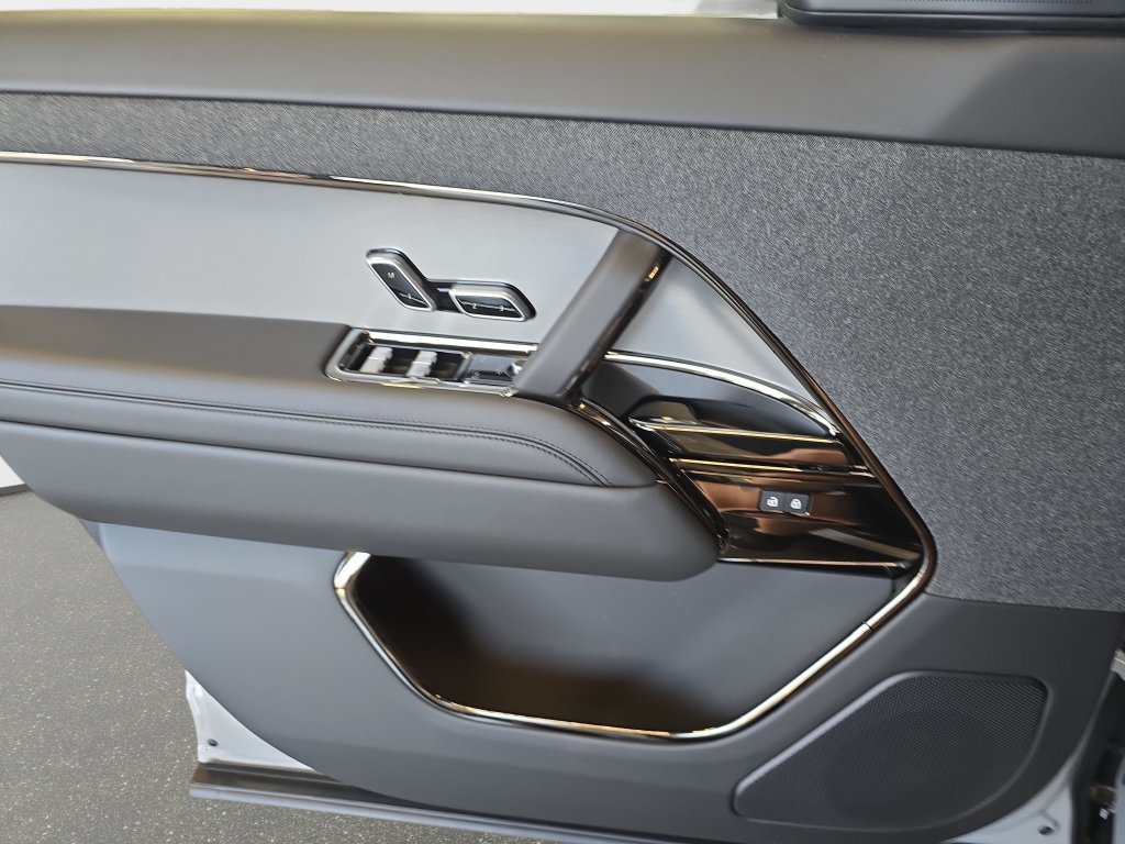 New 2026 Land Rover Range Rover Sport SE AWD/4WD image 19