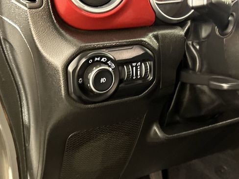 Used 2022 Jeep Wrangler Unlimited Rubicon image 11