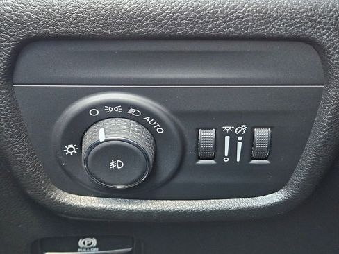 Used 2022 Jeep Grand Cherokee Limited image 23