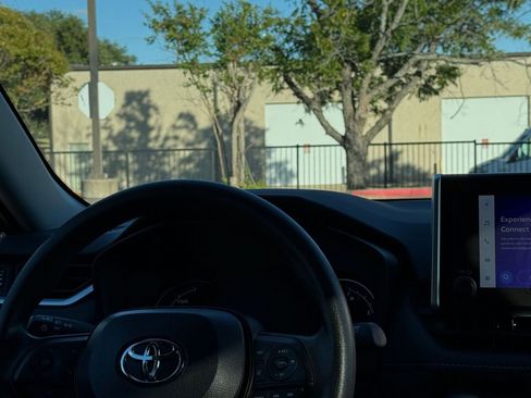 Used 2025 Toyota RAV4 LE image 34