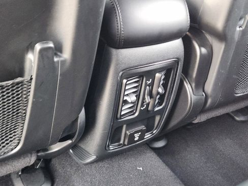 Used 2019 Jeep Grand Cherokee Altitude image 28