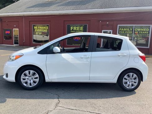 Used 2013 Toyota Yaris LE FWD image 5