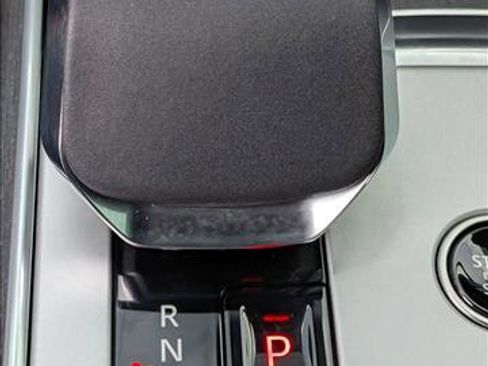 Used 2025 Land Rover Range Rover SE AWD/4WD image 12