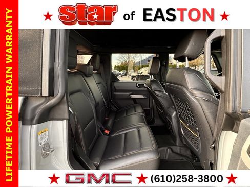 Used 2023 Ford Bronco Badlands image 12