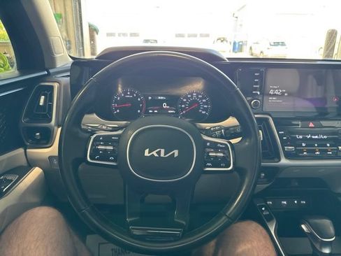 Used 2023 Kia Sorento S w/ Panoramic Sunroof Package FWD image 21