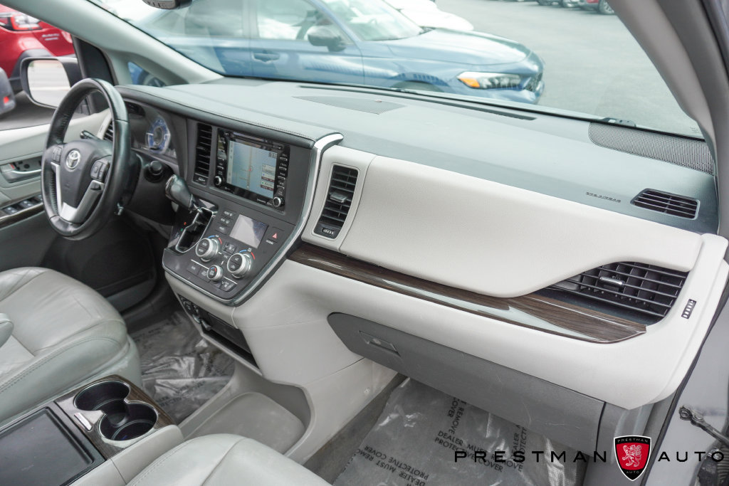Used 2018 Toyota Sienna XLE w/ XLE Navigation Package FWD image 42