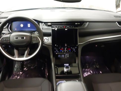 Used 2024 Jeep Grand Cherokee L Laredo w/ Luxury Tech Group I AWD/4WD image 32